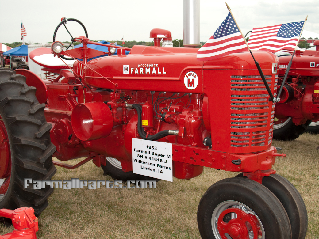 International Harvester Farmall Farmall 1953 super M flags
